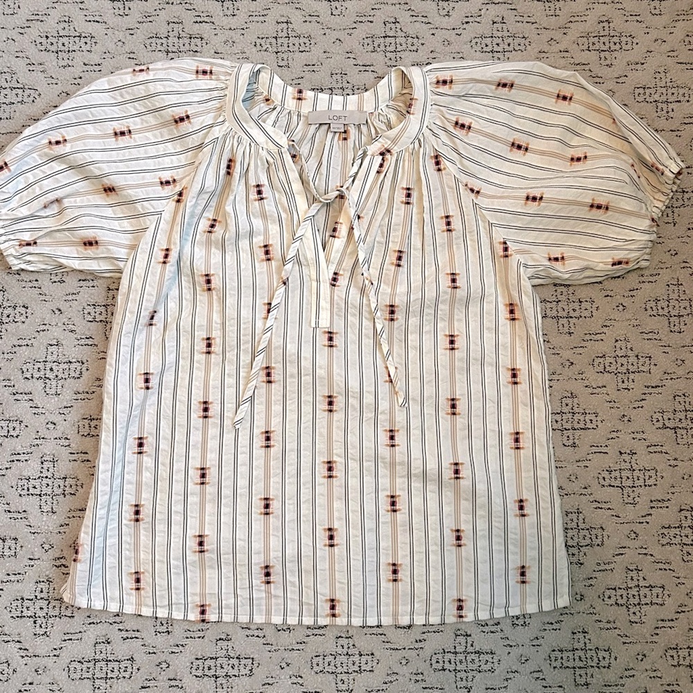 LOFT new  pull over blouse, puff sleeves, front ties.
